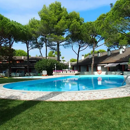 Apartment Cozy With Swimming Pool Access